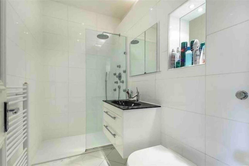 Stunning Grand 2 Bed, 2 Bath Apartment, Londres Exterior foto
